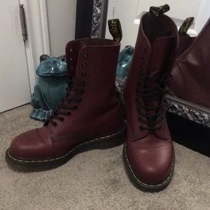 Dr Martens 1460 smooth in Cherry Red